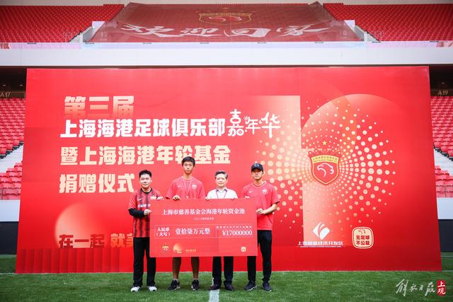 卢尼：库里赛场上极具竞争力 场外则是亲切的人