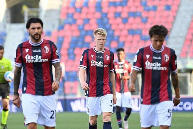 萨索洛主场3-2逆转尤文，埃斯波西托闪耀全场
